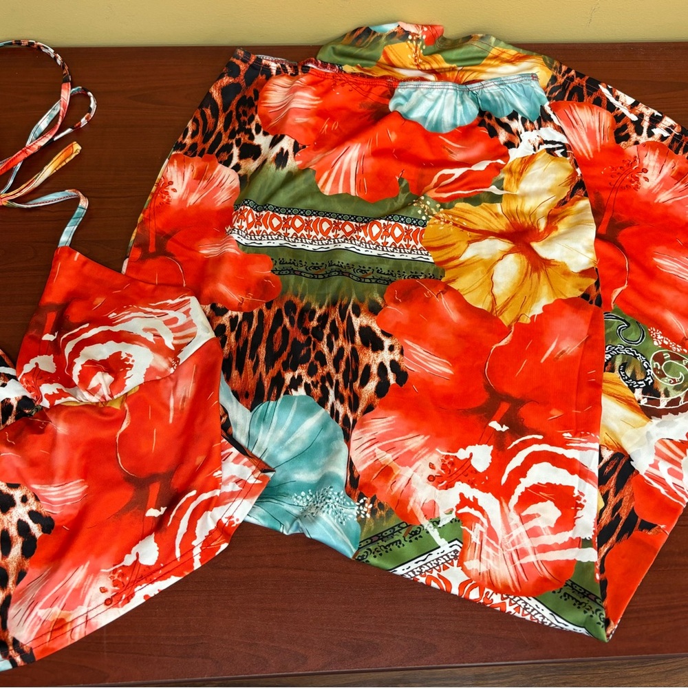 Two piece VIBRANT summer halter dress